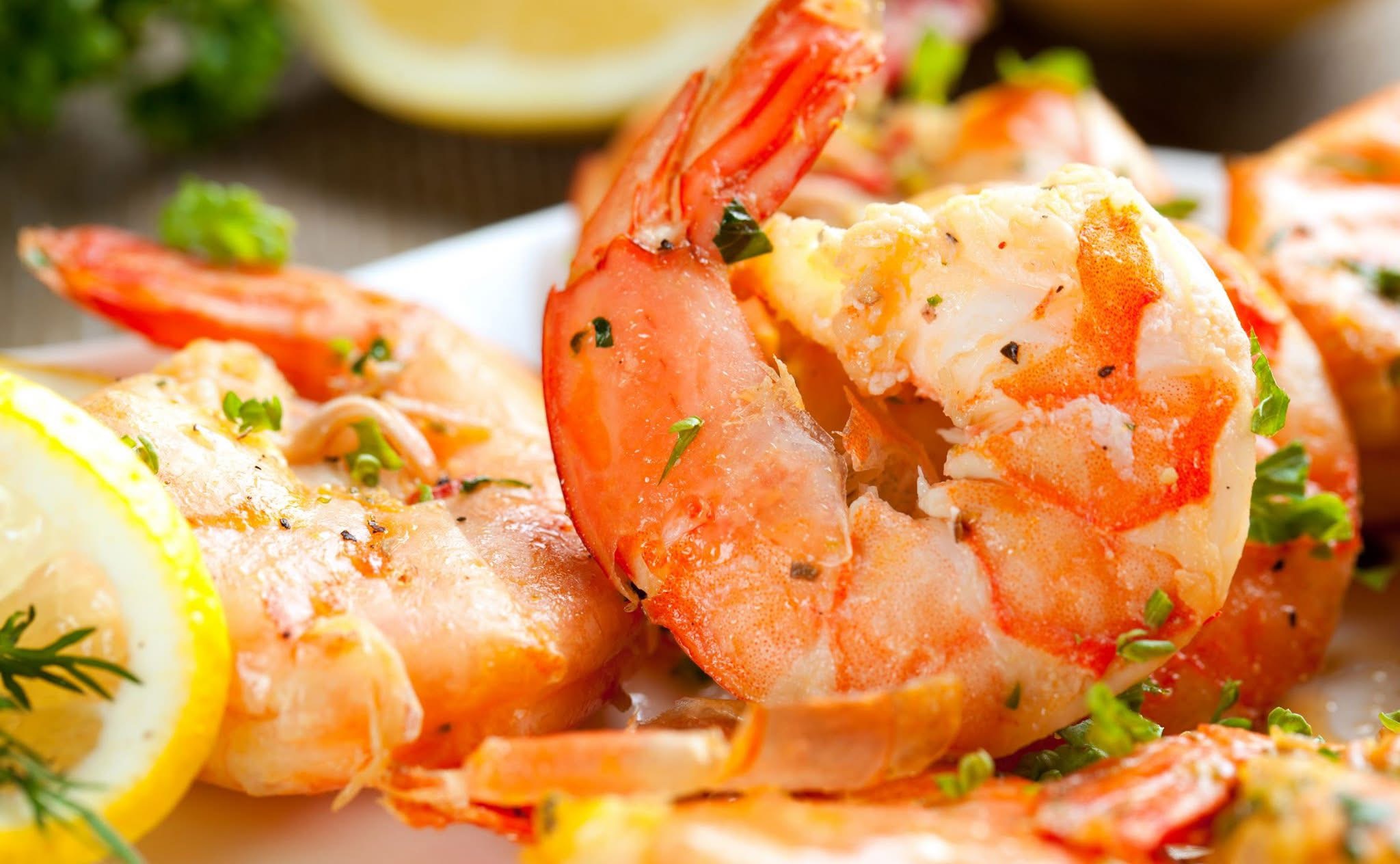 Meeresfrüchte-Platte mit Hummer und Garnelen