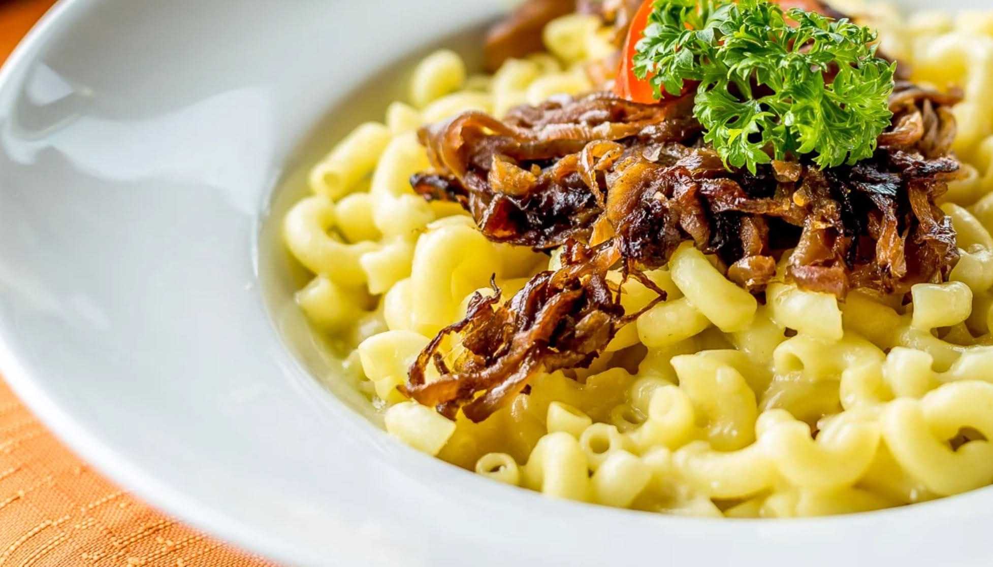 Käsespätzle mit karamellisierten Zwiebeln